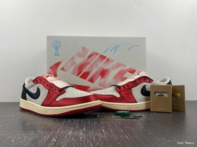 Kicked Out Shoe Store OG Room Trophy Air FN0432-100 Away Jordan 1 x Low 0713